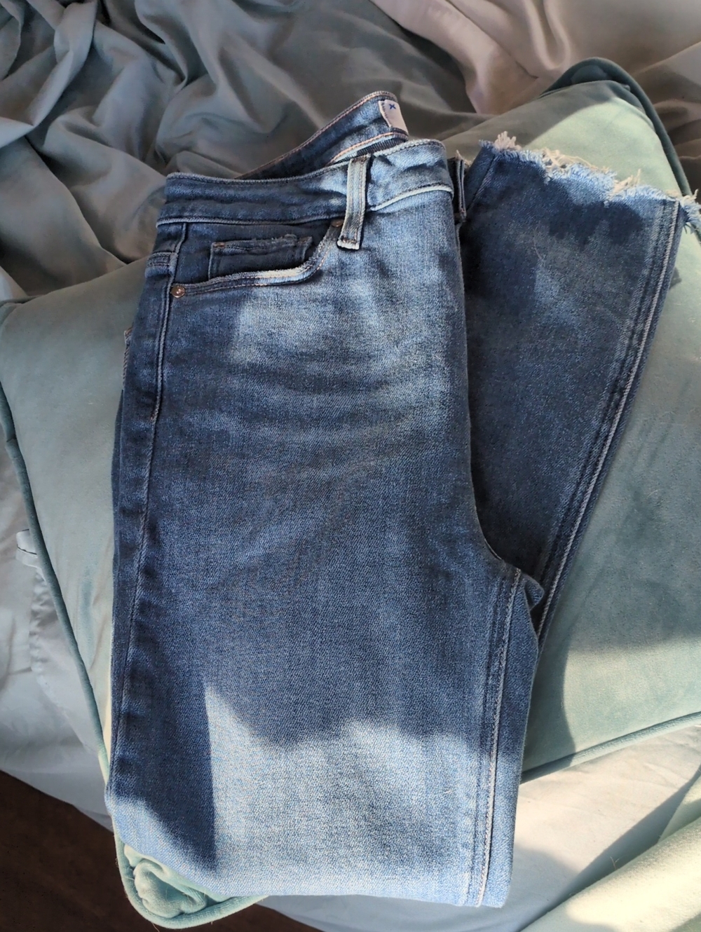 PAIGE Slim High-Rise Cropped Jeans in Medium Blue Denim